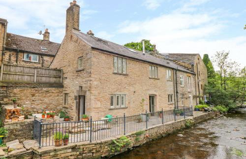 River Cottage Hayfield - Photo 1