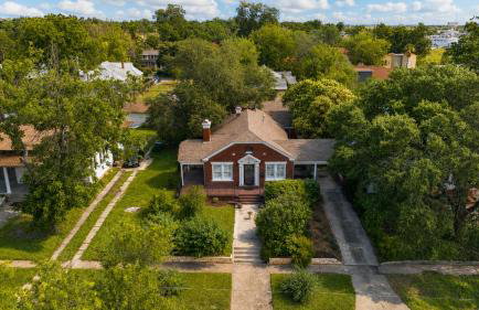 Charming home with pool, enclosed yard, patio & great Woodlawn Lake location - Foto 41