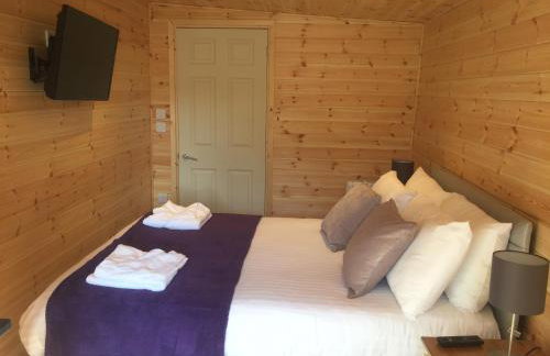 Romantic Getaway Luxury Wooden Cabin With Private Hot Tub and BBQ - Foto 10