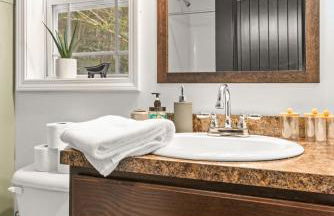 Cozy Cinema Cabin - Hot Tub and More - Foto 31