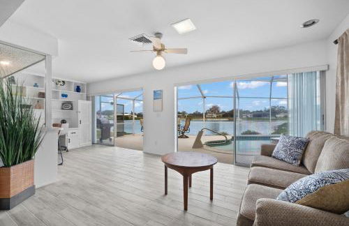 Venice Lakefront Pool Home - Photo 17