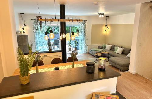 Haus am Wald mit Whirlpool, Garten, Kamin und voll ausgestatteter Küche - Foto 1