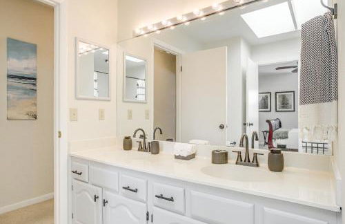 Porch and Water Views Getaway in Mallard Lakes - Foto 17