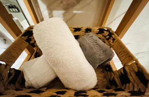 Modern apartment with balcony and free parking - Foto 16