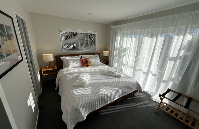 Waiake Beach Apartments - Photo 3