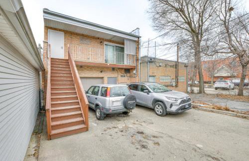 Steps to Shops and Eats Apt in Portage Park! - Foto 21