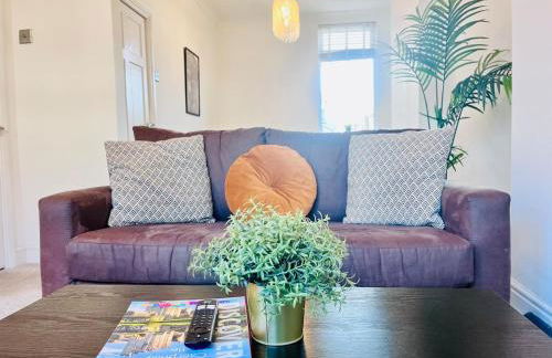 Charming End of Terrace Home with Garden - Foto 9