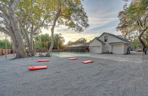 Exciting Valrico Villa with Private Pool and Game Room - Foto 43