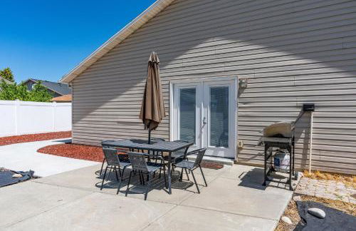 Fully Stocked Home with Hot Tub and Private Yard - Photo 55