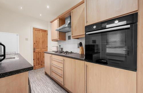 Cosy well-connected 3-bed house - Photo 6