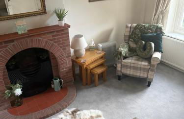 West Cottage, Free Breakfast supplied with free range eggs With log burner - Foto 7