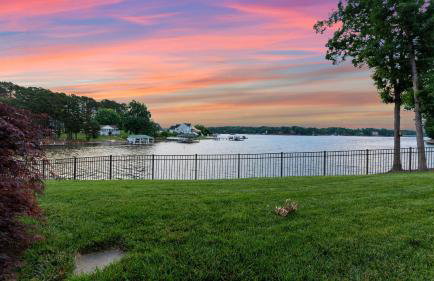 Private Dock, Pool + Hottub, Game Room, Firepit Paradise Pointe by Avantstay - Foto 133