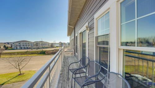 Marina, Pool and Balcony Modern Spring Lake Condo - Foto 2