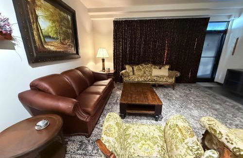 Stylish South Hill Retreat Queen Bed and Sofa Sleeper Full Kitchen Free Parking - Foto 39