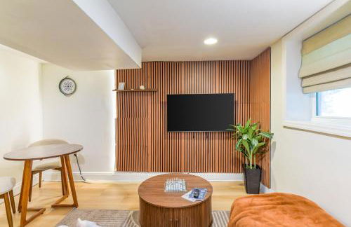 7even Clouds Éclair- Cozy basement nest near NE DC - Foto 1