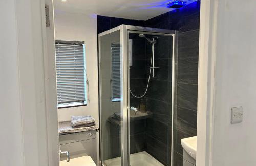 One bed and bathroom with kitchen for self catering Alness - Foto 6