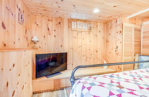 Charming Tamworth Cabin with Grill and Fireplace - Foto 20