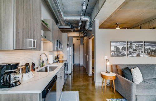 Sable 606 - One Bedroom - Photo 2