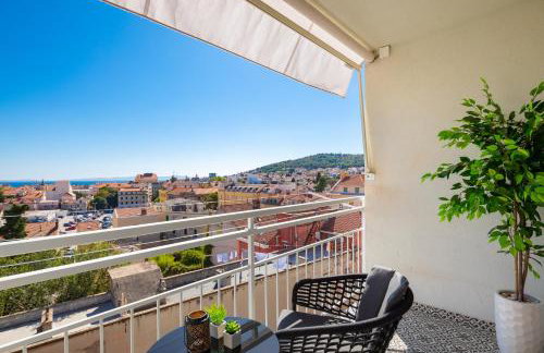 V Luxury Apartment - Photo 5