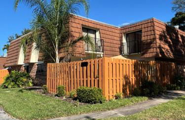 Bright 2BR Poolside Retreat Downtown Fort Myers - Foto 2