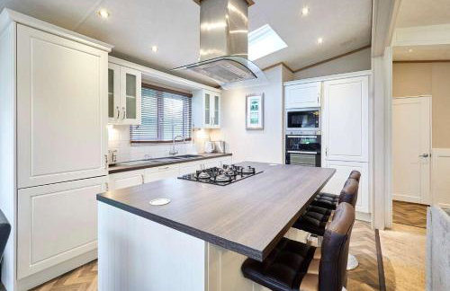 Bramble Lodge with Hot Tub - Foto 3