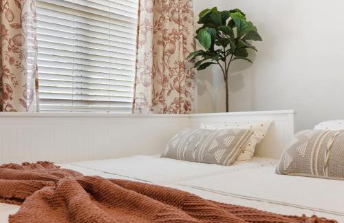 Convenient & Inviting - Fully-Equipped 2BD Condo - Foto 16