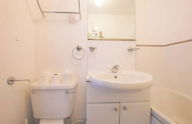 2 Bed Apartment Overlooking Water - Foto 61