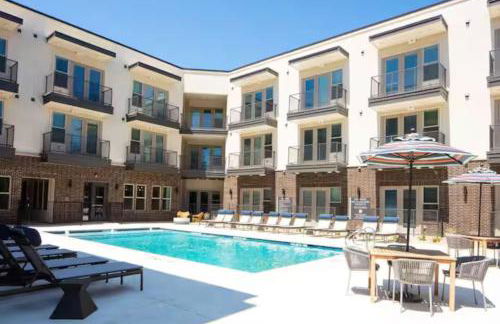 Bright 2BD 2BA Suite Gym and Pool City Center Stay - Foto 25