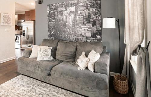 Dog-Friendly Yard! Walkable Dixieland District Gem - Foto 4