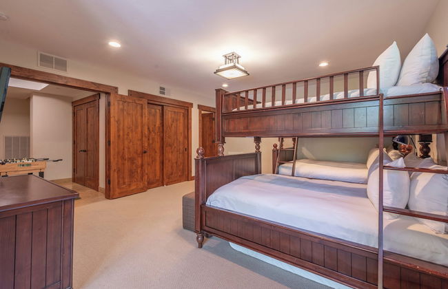 Lux Townhome Next to Village by Sierra Getaways - Photo 9