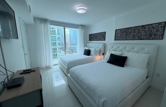 Luxurious 3BR Condo with Pool in Brickell - Foto 73