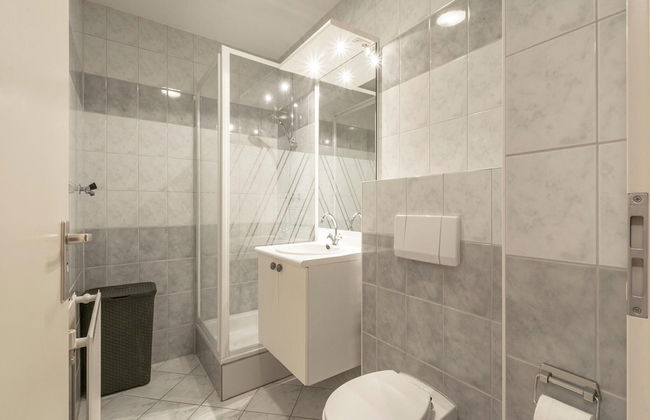 An Apartment That is Attractively Furnished - Foto 77