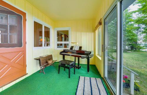 Waterfront Torch Lake Cottage with Dock and Fire Pit! - Foto 11