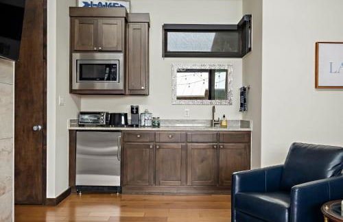 Romantic Lake Retreat - Deck, BBQ Grill & Patio - Foto 7