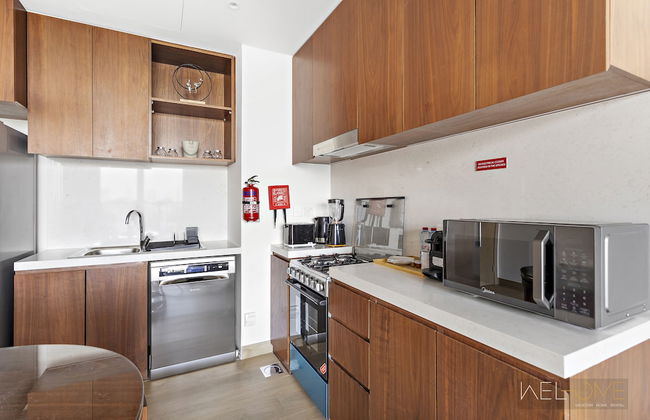 WelHome - Mesmerizing Sea & Burj Khalifa Views Apt at La Voile - Photo 8