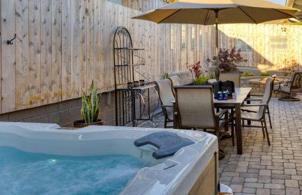 Coastal Retreat with Hot Tub Ocean Views Backyard Fun Newport Oasis by AvantStay - Foto 29