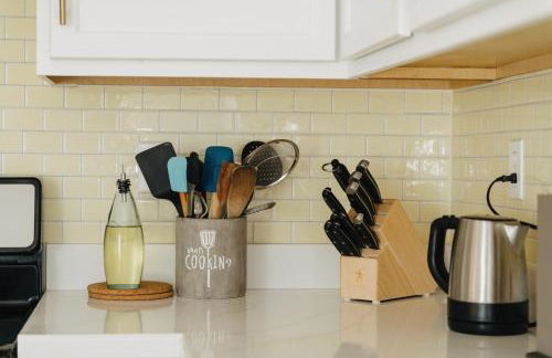 Urban Downtown Stamford Home 45 min to NYC with Garage And Yard - Foto 13