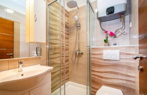 Awesome Home In Modric - Photo 46