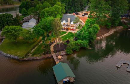 Spacious Waterfront Home on Lake Norman with Firepit Views and Dock Access - Foto 63