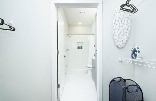 Chic 1BR w Gym & Parking Near Rvrwalk & Dome - Foto 54