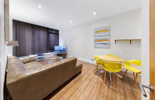 Shortlet Express, Stunning 3 bedroom apartment by Barking station - Foto 1