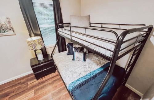 The Refuge on 5th - Pets , Patio & Firepit - Photo 5