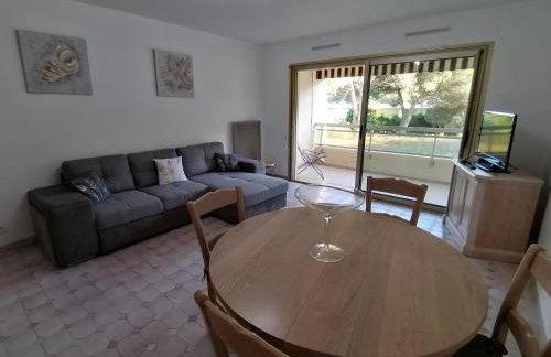 air-conditioned apartment with pool plus beach shuttle - Photo 11