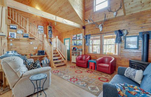 2 Mi to Skiing Casper Cabin with Mtn Views! - Foto 1