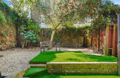 3 Bedroom Mews Home - Clapham Common - Free Private Parking - Sleeps 5 - Newly Refurbished - Sweetpea & Pillow Properties - Foto 7