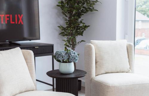 Stylish new-build, free parking, 20-minute walk to city centre - Photo 17