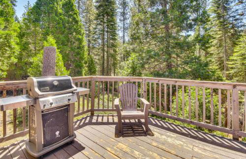 Cozy Retreat with Deck about 2 Mi to Pinecrest Lake! - Foto 25