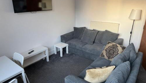 Cosy 2 bedroom modern flat close to transport link - Foto 5