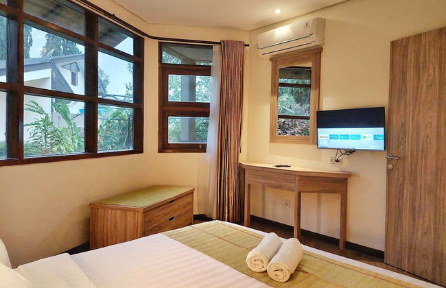 Villa 4-BR Klub Bunga No. 8 Batu Malang - Foto 2