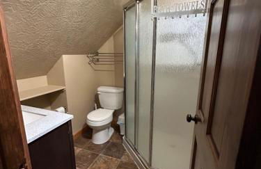 The Cozy Acorn Cascade Lake Retreat - Photo 15